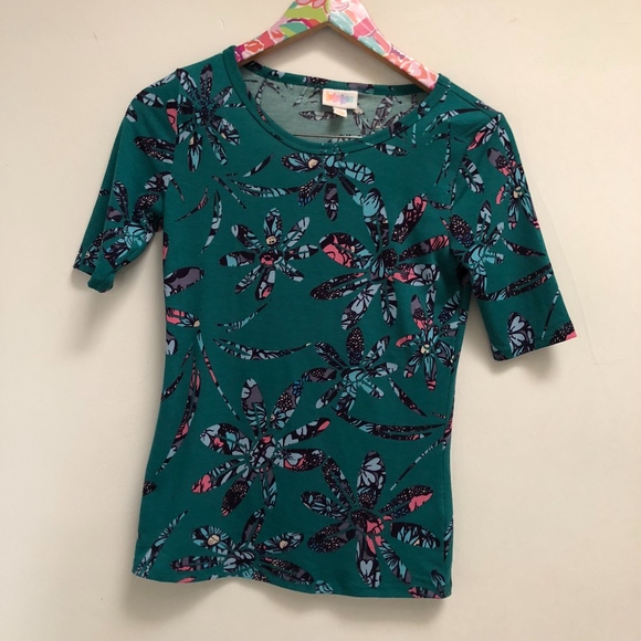 LuLaRoe Tops - LuLaRoe floral Gigi top size XS